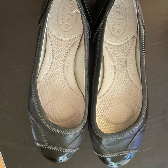 Clark’s black leather flats - Picture 1 of 4